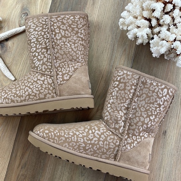 🌴🔆UGG- BROWN CLASSIC SHORT SNOW LEOPARD BOOTS🔆🌴 - Picture 12 of 16